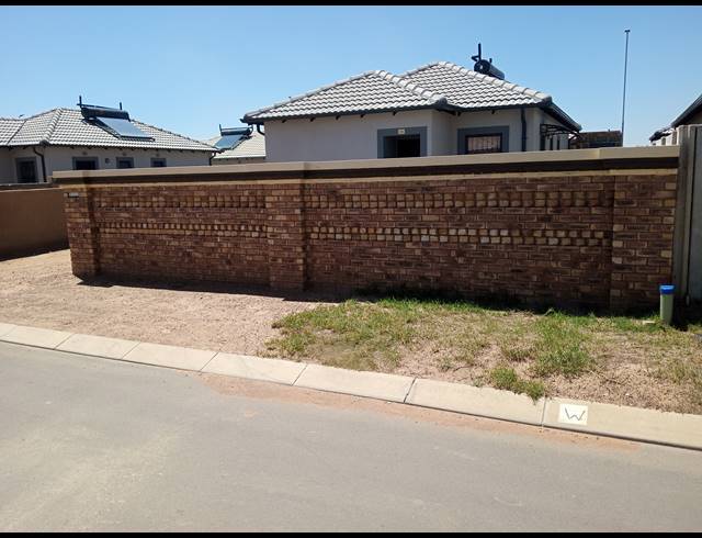 3 BEDROOM FREEHOLD FOR SALE IN NEW MODDER